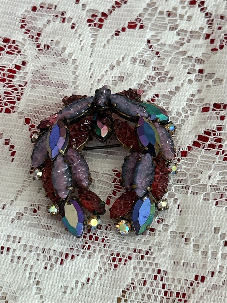 Vintage Molded Marquise Stone & Rhinestone Horseshoe Shaped Brooch~Purples