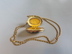 Vintage Cameo Perfume Locket Brooch Pendant Necklace 1970s Solid Perfume Intact