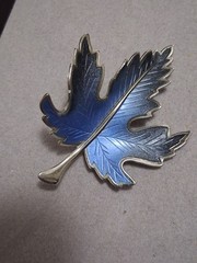 Maple leaf figural brooch, silvertone finish, blue ombre design