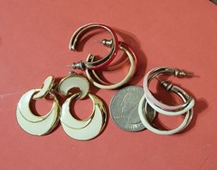 Set of 3 vintage-style white, pink and red enamel and gold-tone earrings