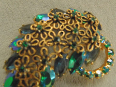 VINTAGE 1960s JULIANA BLUE AURORA BOREALIS BROOCH EARRING SET FILAGREE FEATHER