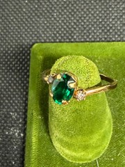 Vintage Simulated Emerald Stamped 18k HGE Ring Size 7 May Birth Stone Green