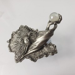 JJ Jonette Wizard holding Fortune Telling Crystal Ball Pin Broch 4 x 2.5″ VTG