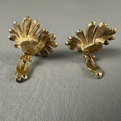 Vintage Brooch Earrings Set Gold Tone Daisy Flower Brushed Satin Clip On