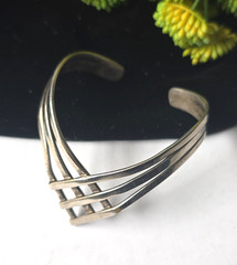 Vintage Silver Plated Metal V Shaped Cuff Bracelet 6-7″ Wrist