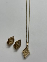SARAH COVENTRY SET DIAMOND SHAPED NECKLACE & CLIP EARRING SET, GOLD PEARL