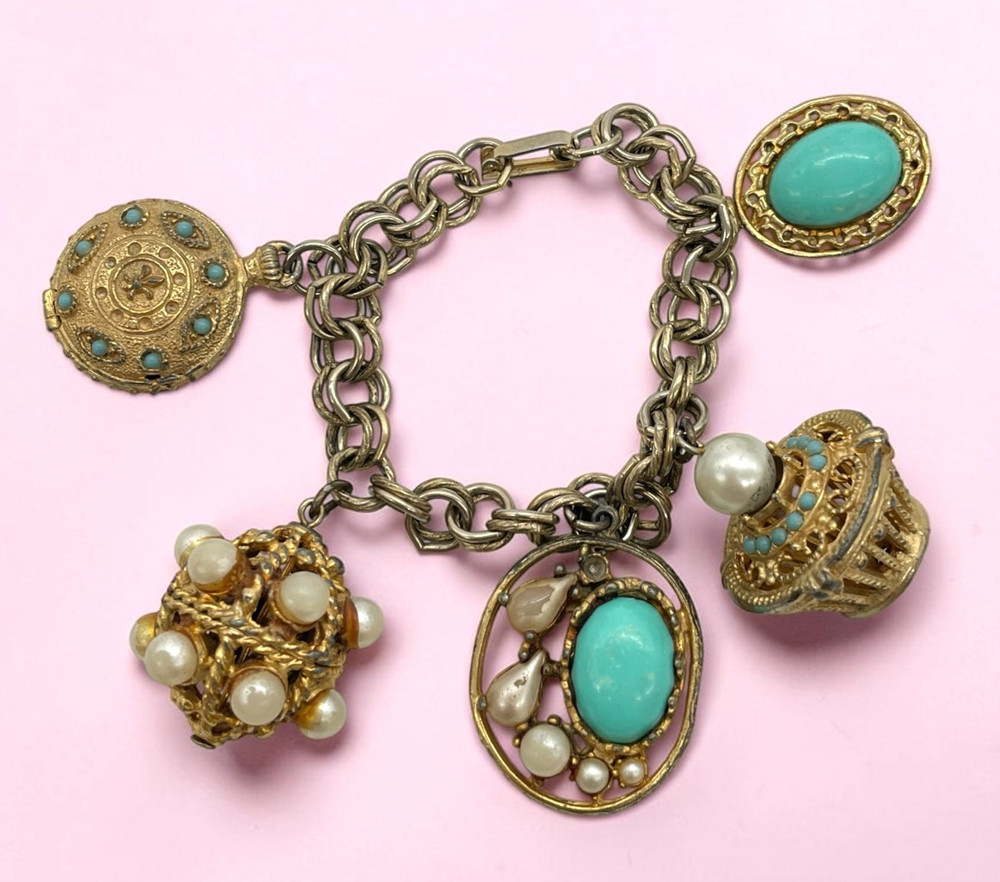 VTG Etruscan Style Faux Pearl Turquoise Gold-tone chunky charm fob bracelet 7″