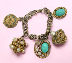 VTG Etruscan Style Faux Pearl Turquoise Gold-tone chunky charm fob bracelet 7″