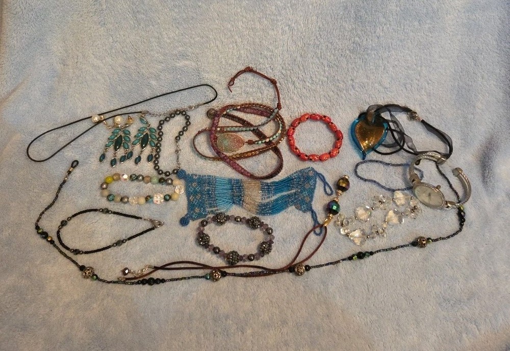 lot of 17 pcs of Beaded jewelry variety of items, sizes, Watch, colors.