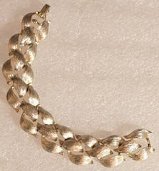 Vintage Signed Lisner Textured Brushed Gold Tone Metal Link Bracelet