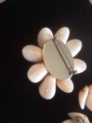 Pre-Owned Shell & MOP FLOWER PIN / Matching Earrings