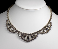 Vintage Weiss Choker Necklace Silver-tone Smoky Gray Rhinestones 14.5″ Hook