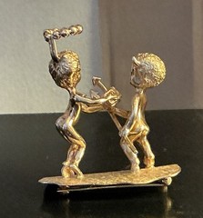 Solid 14k Gold William Ruser “The Two Angels” Brooch Fur Clip 30g Ruby Sapphire