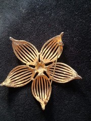 Vintage Costume Jewelry 1970’s Textured 3-D Gold Tone Blooming Flower Brooch