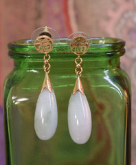Vintage 14K Gold Teardrop Celadon Jade Dangle Earrings 1 5/8″