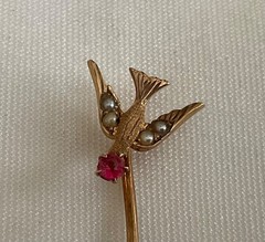 Antique 10kt Gold DOVE/SPARROW Ruby & Seed Pearl Stick Pin w Orig Jewlers Case