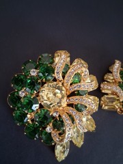 Vintage Eisenberg green yellow brooch & earrings set