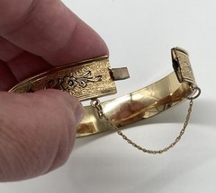 Vintage WINARD 12K Gold Filled Hinged Bangle Bracelet 6.75″R Floral Scrollwork