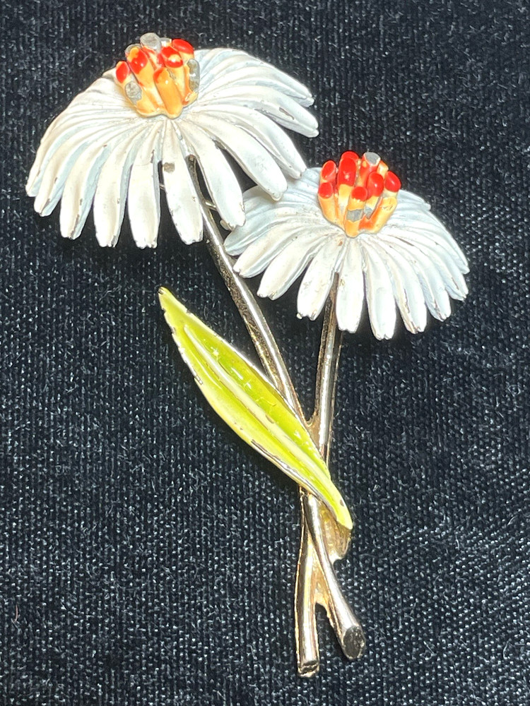 VINTAGE SIGNED ART ENAMELED DAISY FLOWER BROOCH PIN 1960s MODE-ART MID CENTURY