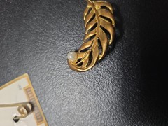 Lot Of 2 Vintage, 1 New In Card. Safety Linn Brooch On Card, Leaf/…