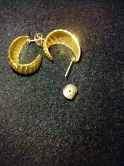 Vintage Ribbed Half Hoop Pierced Earrings Clasp Stamped 9c