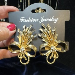 Vintage Sarah Coventry Rhinestone Bow Clip On Earrings Gold Tone Signed 1960s