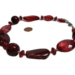 Vintage Women’s Chunky Acrylic Stones Necklace Burgundy 8.5 + 4 Inches