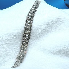 Vintage Weiss Rhinestone Bracelet Baguettes Fold Over Clasp .5″ 6.5″