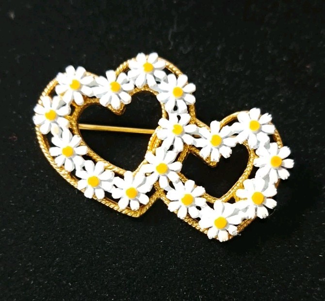 Vintage Daisy Flower Double Heart Brooch Pin Gold Tone Floral Jewelry Valentines