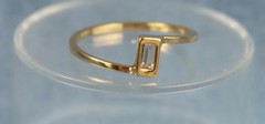 Unsigned Vintage 1985 Avon Delicate Hues Stackable Ring Crystal Baguette Stone 9