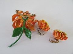 Vintage 70’s Enamel Marigold Chrysanthemum Flower Pin Brooch & Earring Set