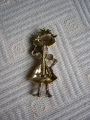 VINTAGE RARE 1950’s HAWAIIAN POLYNESIAN LADY FRUIT SELLER BROOCH PIN UNUSED