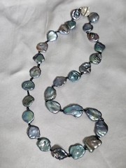 Vtg Iridescent Peacock Pearl Beaded 18″ Necklace Magnetic Rhinestone Clasp