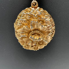 Vintage Napier Flower Locket Pendant w/ Original Photo on Gold Toned Chain 28″