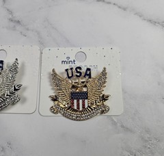2x – USA Flag & Eagle Brooches American Patriotic Pin, 1 Gold & 1 Silver Toned