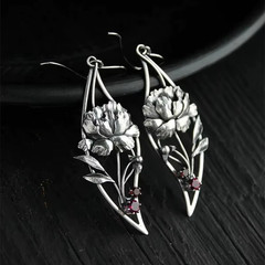 NEW Vintage Carved Leaf Dangle Earrings Red Stone Flower Design Metal Jewelry