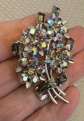 signed LISNER Blue Gray AB Rhinestone Brooch 50s Vintage Spray Bouquet 2-1/4″