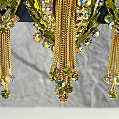 Unsigned Hobe Vtg Rhinestone Waterfall Jellyfish Fringe brooch & earrings green