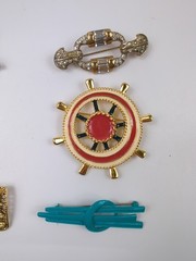 Lot of 9 Vintage Costume Estate Jewelry Pins Brooches Mixed Lot Gold Silver Tone