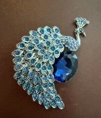 Elegant blue color Peacock Brooch Pin Rhinestone Bird Jewelry Gift – P-1002