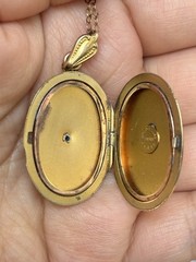 Vintage 10K Gold Filled Mother of Pearl Floral Photo Locket Necklace 19”