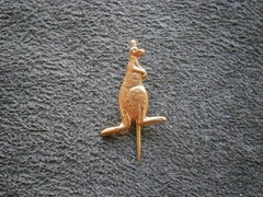 Kangaroo Australia Vintage Goldtone SHORT Stick Pin Lapel Pin