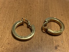 Vintage Trifari gold tone 7/8 inch hoop clip earrings