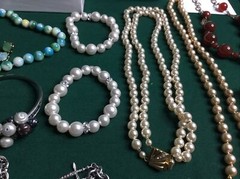 junk drawer lot of 27 jewelry Necklaces Wristbands Metal Stones Gems Plastic