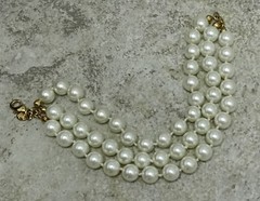 Premier Designs Faux Pearl Bracelet 3 Strand Classic Gold Tone Clasp 1990’s Vtg