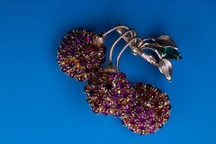 Vintage Cherry Cluster Brooch Gold Tone Approx 2.5″ L Rhinestone Red Purple