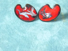 Vintage MCM Artisan Red Multi-Color Enamel On Copper Screw Back Earrings 1″L
