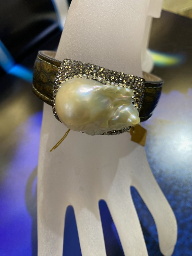 VINTAGE PEARL BLACK + WHITE STONES STERLING SILVER & GREEN LEATHER CUFF BRACELET