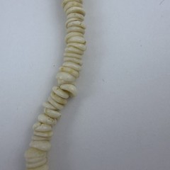 Vintage Hawaiian Puka Shell Bead Necklace 70’s Barrel Clasp 15.5 In