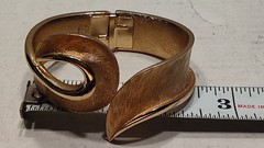 Vintage Trifari Crown Gold Tone Metal Hinged Clamp Bracelet